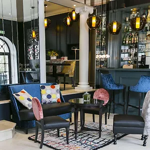 De Neuville Arc De Triomphe Hotel